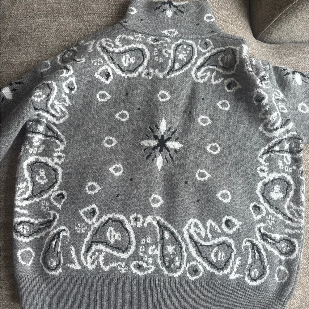 NWOT Gray Bandana Zip-Up Sweater Size Medium - Picture 8 of 10